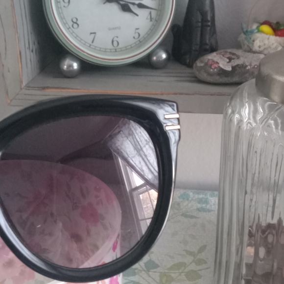 Black Cat Eye Sunglasses - Picture 3 of 5